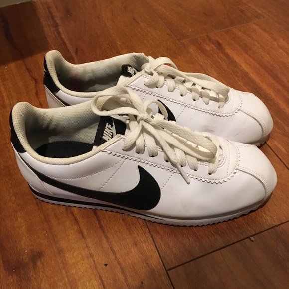 White and black nike Cortez’s - Picture 3 of 5
